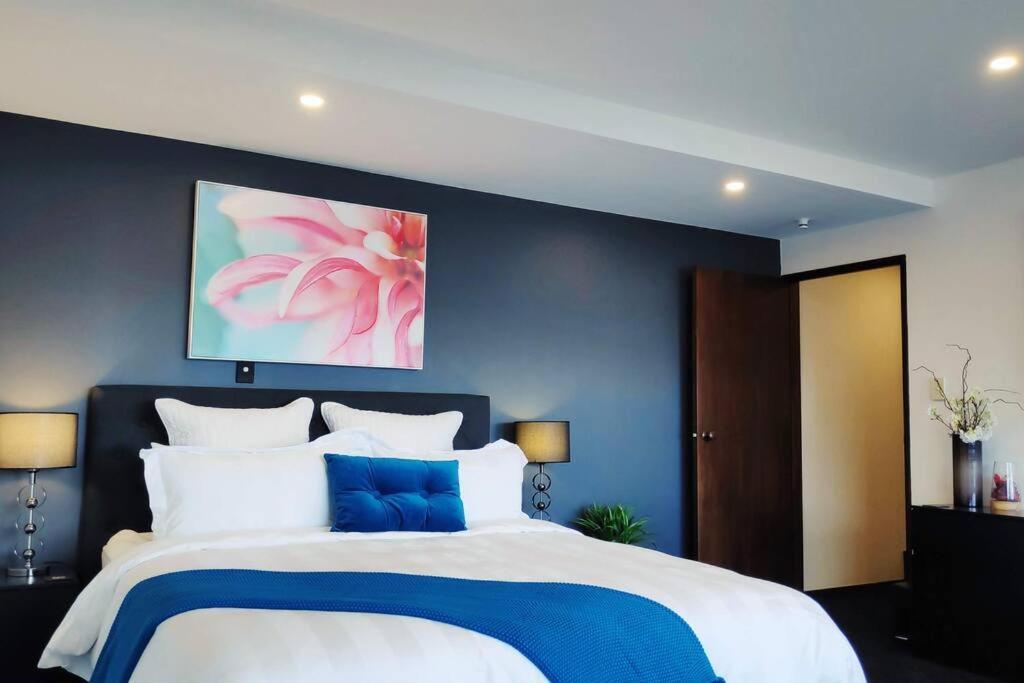 Lovely Apartment- Amazing Lake & Mountain Views クイーンズタウン エクステリア 写真