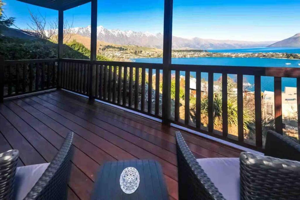 Lovely Apartment- Amazing Lake & Mountain Views クイーンズタウン エクステリア 写真