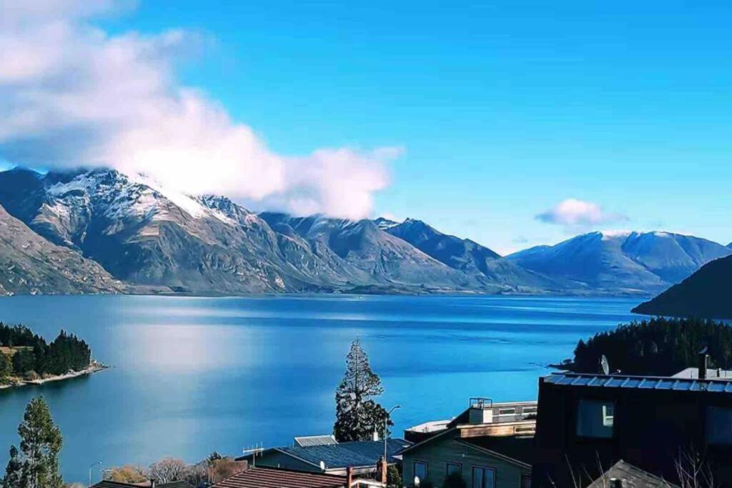 Lovely Apartment- Amazing Lake & Mountain Views クイーンズタウン エクステリア 写真