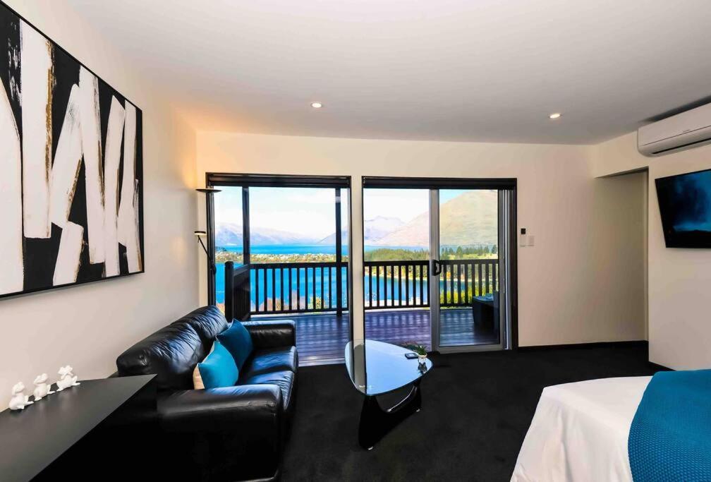 Lovely Apartment- Amazing Lake & Mountain Views クイーンズタウン エクステリア 写真