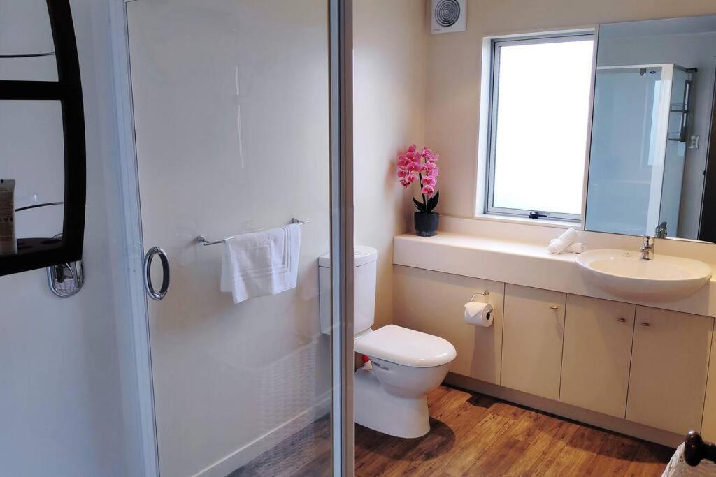 Lovely Apartment- Amazing Lake & Mountain Views クイーンズタウン エクステリア 写真