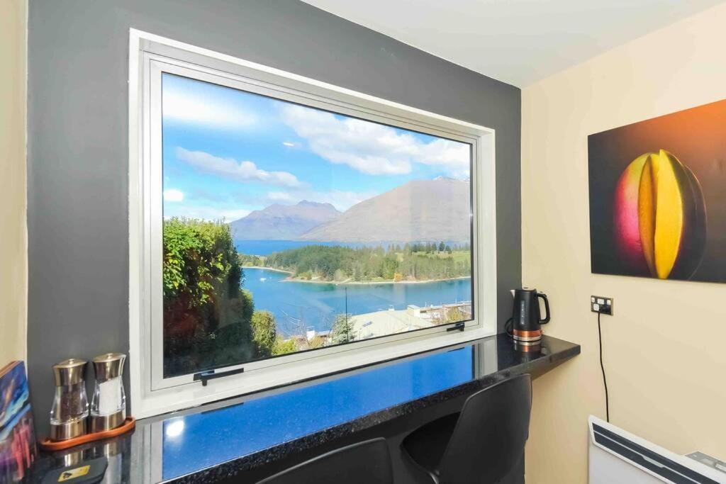 Lovely Apartment- Amazing Lake & Mountain Views クイーンズタウン エクステリア 写真