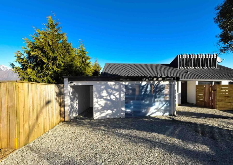 Lovely Apartment- Amazing Lake & Mountain Views クイーンズタウン エクステリア 写真